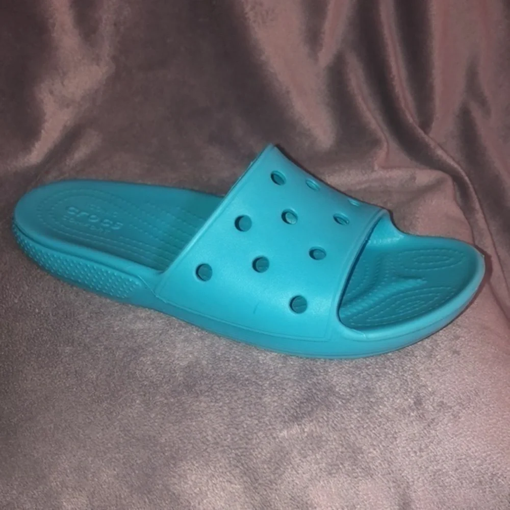 CROCS Classic Slides / Blue Sandals/ Women's Size J6 Lightweight Beach